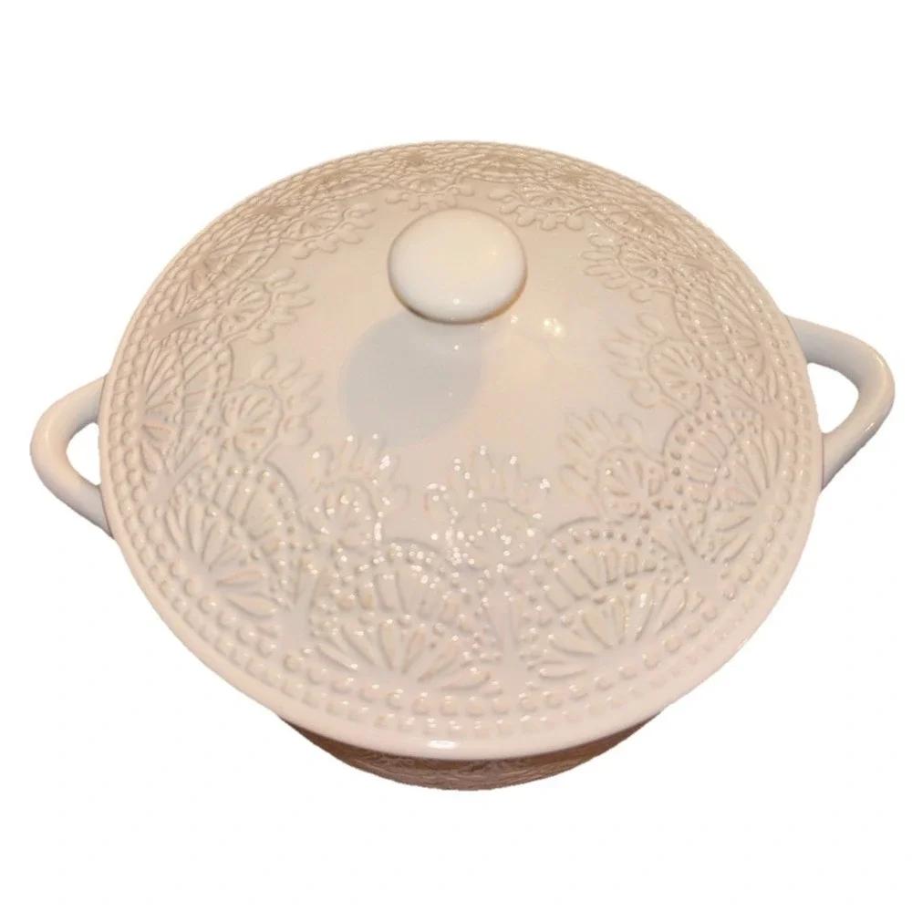 The Pioneer Woman Lace Round Ceramic Casserole Baking Dish‎ w Lid 1 QT
